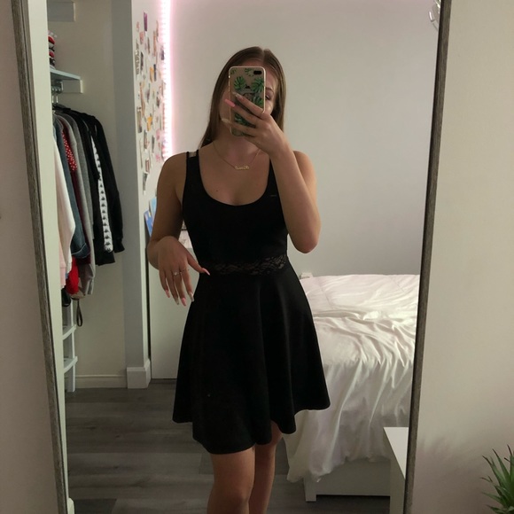 Cute little black dress - Picture 1 of 3